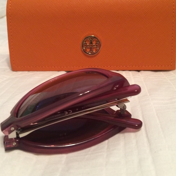 ✨Tory Burch CatEye Folding sunglasses👓 - Picture 2 of 4