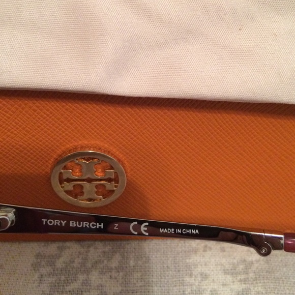 ✨Tory Burch CatEye Folding sunglasses👓 - Picture 3 of 4
