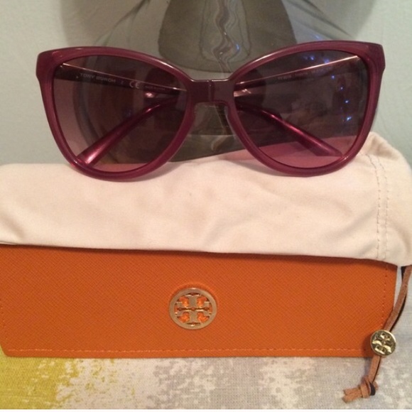 ✨Tory Burch CatEye Folding sunglasses👓 - Picture 4 of 4