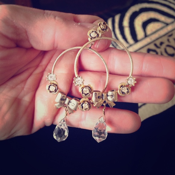 Betsey Johnson bow hoop earrings 🎀