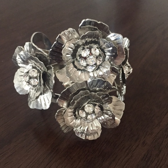 Metal flower cuff