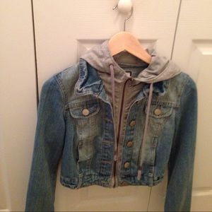 selling a distressed Jean jacket. Only worn once!