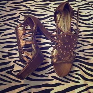 SALE🎉Steve Madden Gold/Bronze Metallic Heel