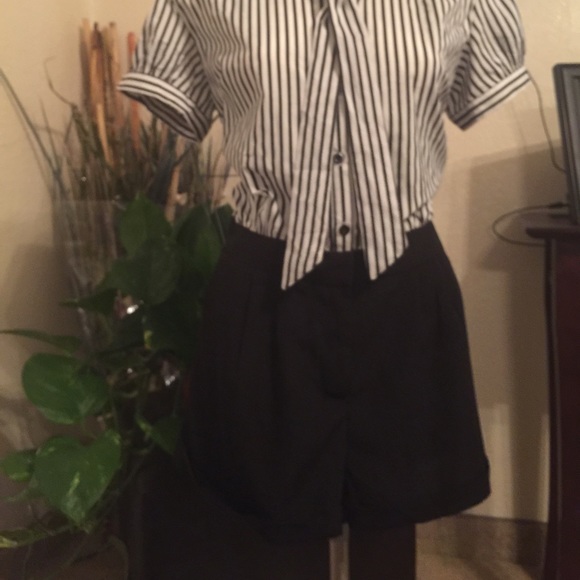 Adorable Striped Short Romper - Picture 3 of 4