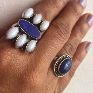 White  agate and blue magnesite ring