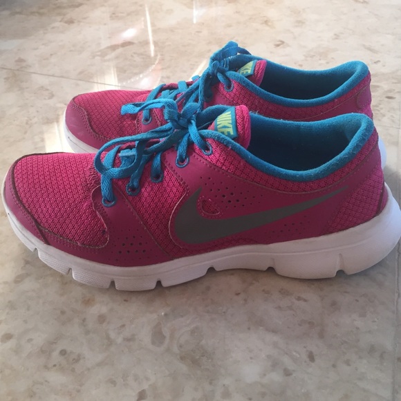 SALE! NIKE RUNNING SNEAKERS!