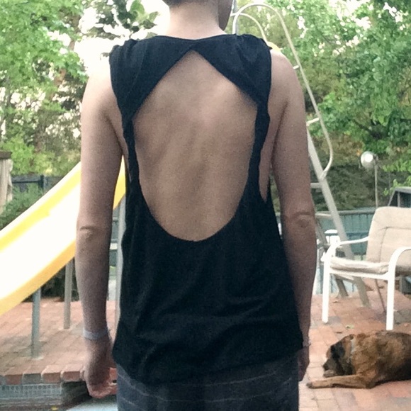 Tobi Tops - NWOT BLACK OPEN BACK BACKLESS TWISTED MUSCLE TANK