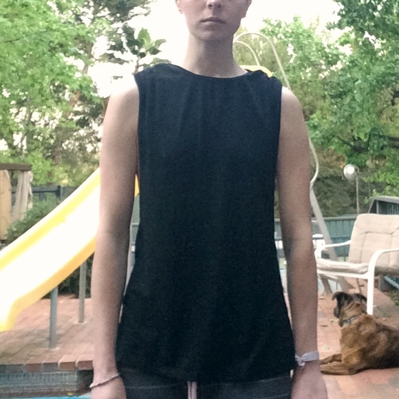 NWOT BLACK OPEN BACK BACKLESS TWISTED MUSCLE TANK - Picture 4 of 4