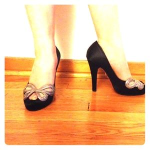 Betsy Johnson Peep-toe Heels