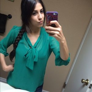 Super cute green bow top! Perfect condition!