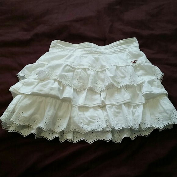 Cute white Hollister skirt