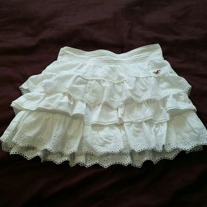 Cute white Hollister skirt