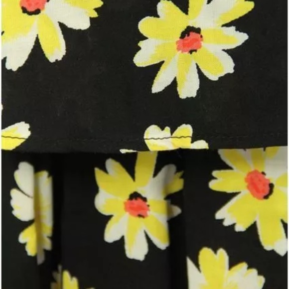💢LOWEST💢NWT Daisy flower flounce dress S - Picture 2 of 3