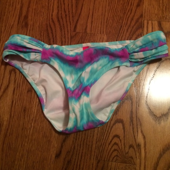 Victorias Secret Ruffle Hipkini bottoms