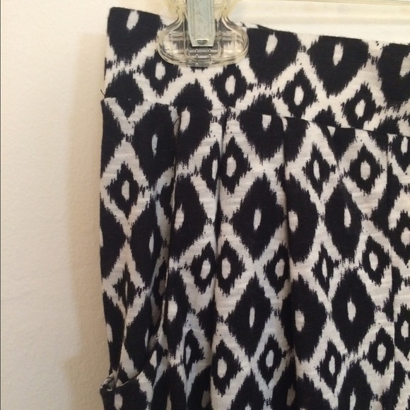 Printed black and white pants: cotton on.