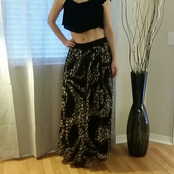 White House Black Market skirt