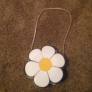 daisy shaped purse
