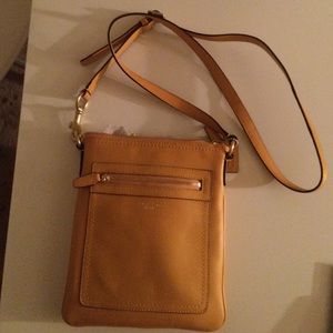Authentic Coach Swingpack