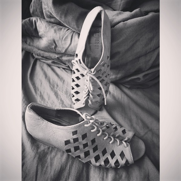 Cute peep toe cut-out lace up flats!