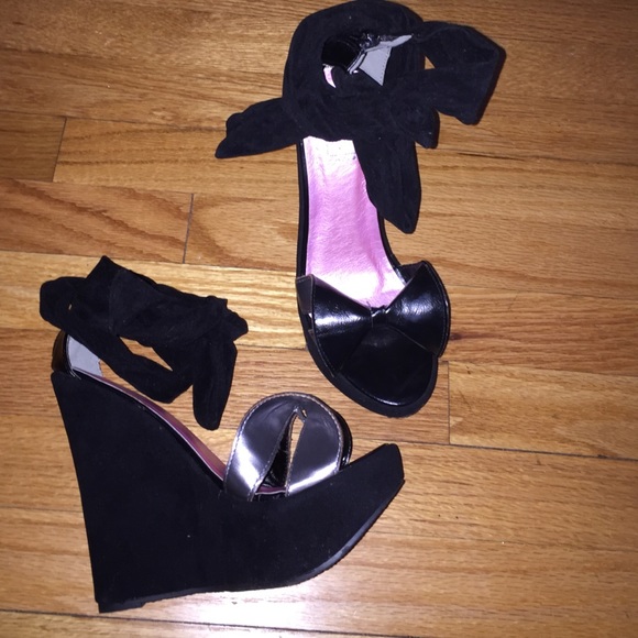 Brand New ... Wedge Sandals 💖MIA MAKERs 💕