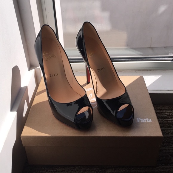 NWT- Christian Louboutin Very Prive Black Heals.