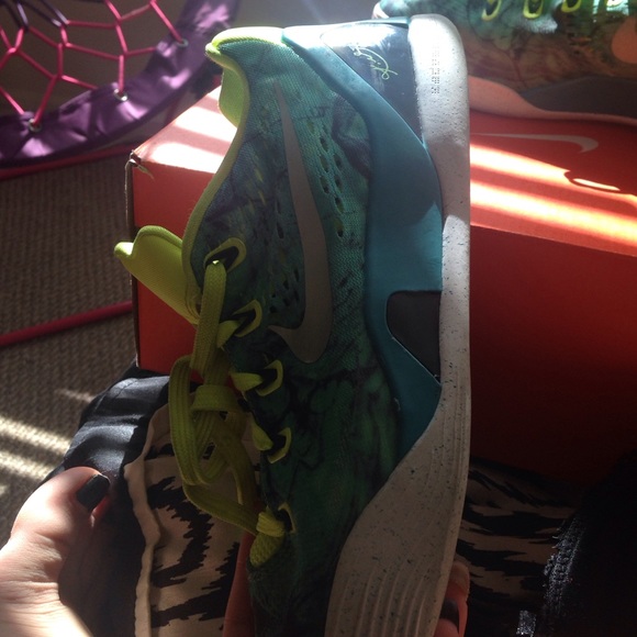 Kobe 9 Easters - Picture 3 of 4