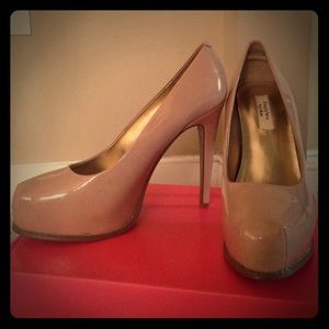 Gently use nude patent pumps!