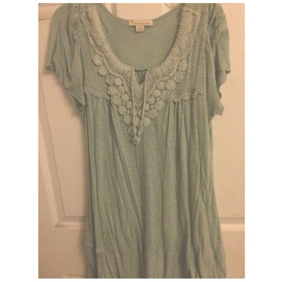 Forever 21 super cute mint dress with crochet
