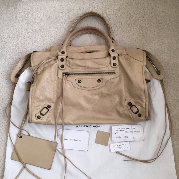SOLD! 💯 Balenciaga City in Latte as seen on Kim K - Picture 3 of 4