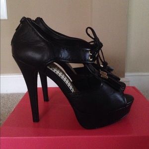 Cute black platform heels with T-strap & tassels.