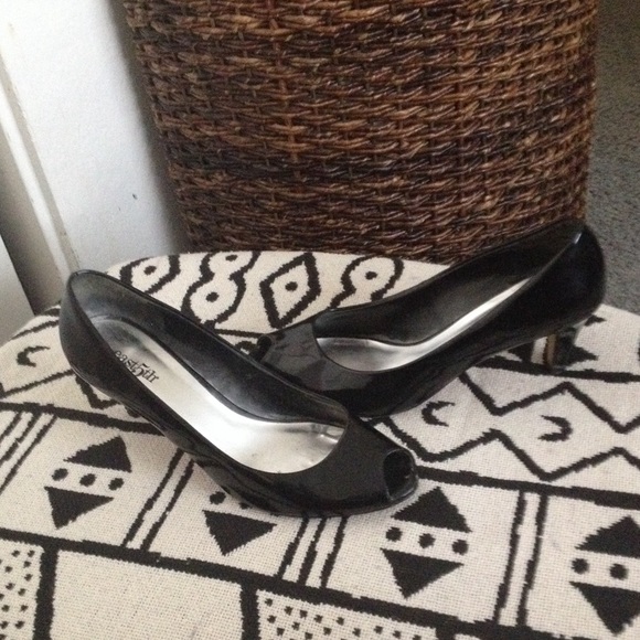 Ladies heels - Picture 2 of 3