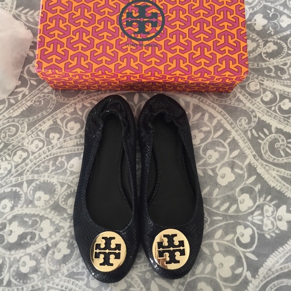 Tory Burch Blue Snake Skin Flats. Sz 38