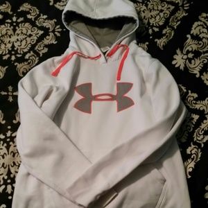 White under Armour hoodie