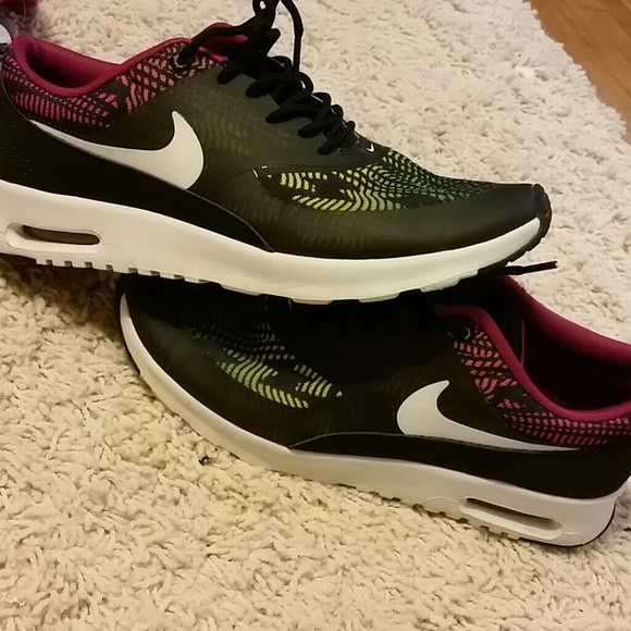 SOLD Nike Air Max Thea