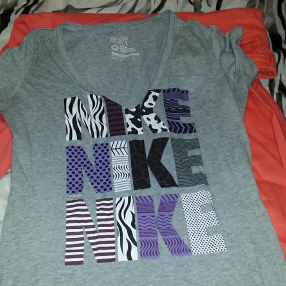S??? F?? N??? vneck
