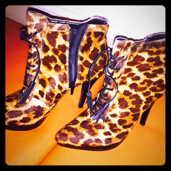 STEVE MADDEN leopard ANKLE BOOTS Pointed Toe  7.5M