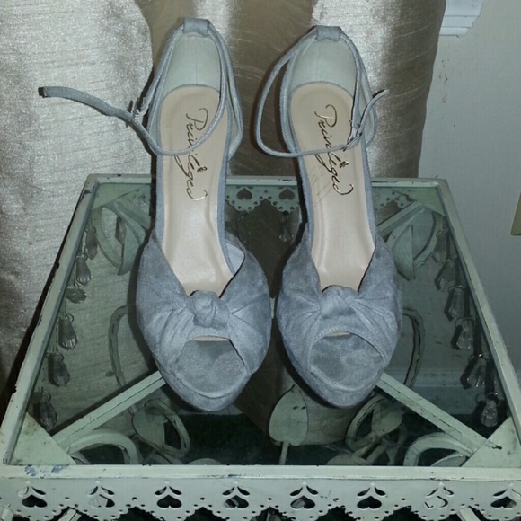Grey platform