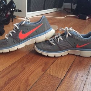 Nike tennis shoes