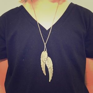 Silver wing necklace