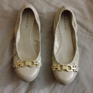 Tahari nude flats size 7