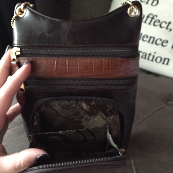 Belle Rose Italian leather purse. - Picture 3 of 3