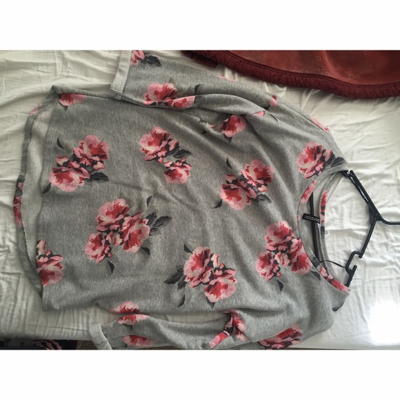 Floral H&M Elbow sleeve sweatshirt!