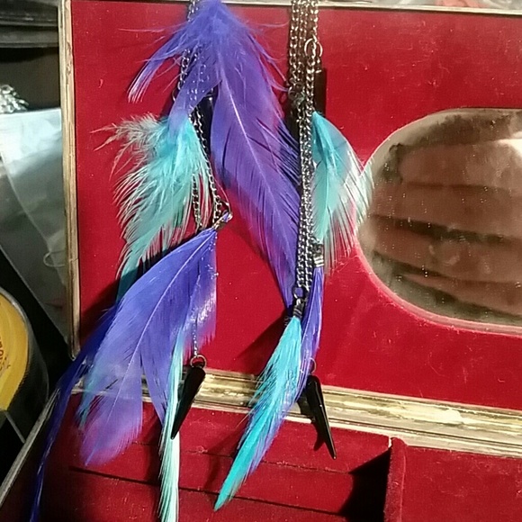 Dangling feather earrings