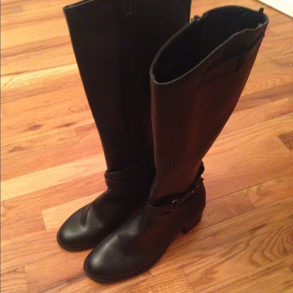 Tall Black Old Navy Zip Up Boots with Small Heel