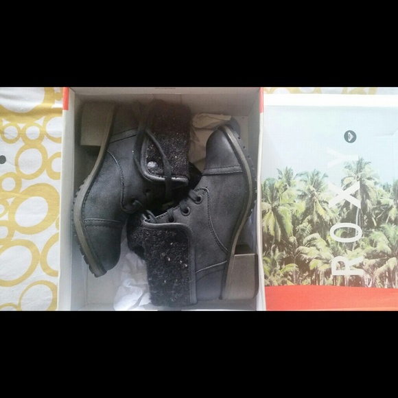 NEW Roxy Boots