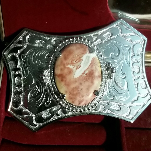 Decorative belt buckle