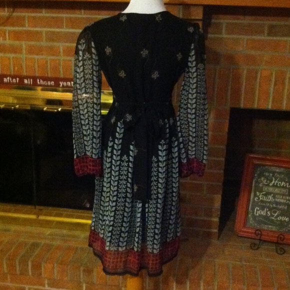 Adorable Dress by Passport 💜 - Picture 2 of 3