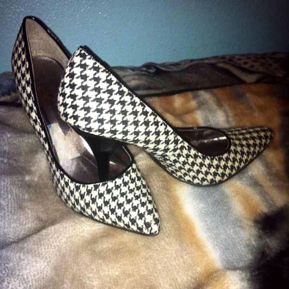 Classy Pointed Toe Heels
