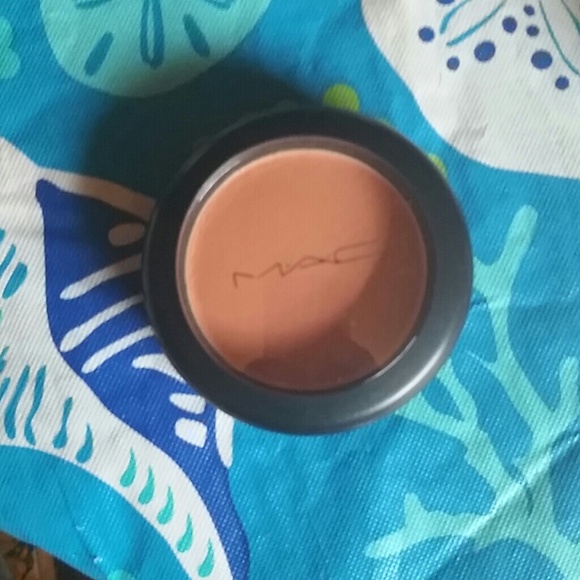 m.a.c. copperone blush used once