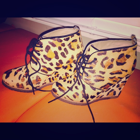 Shoemint Leopard Jolly Wedge Booties
Size: 7